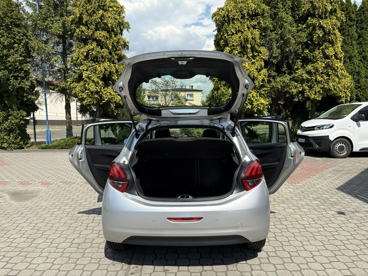 Peugeot 208 - Zdjęcie 30
