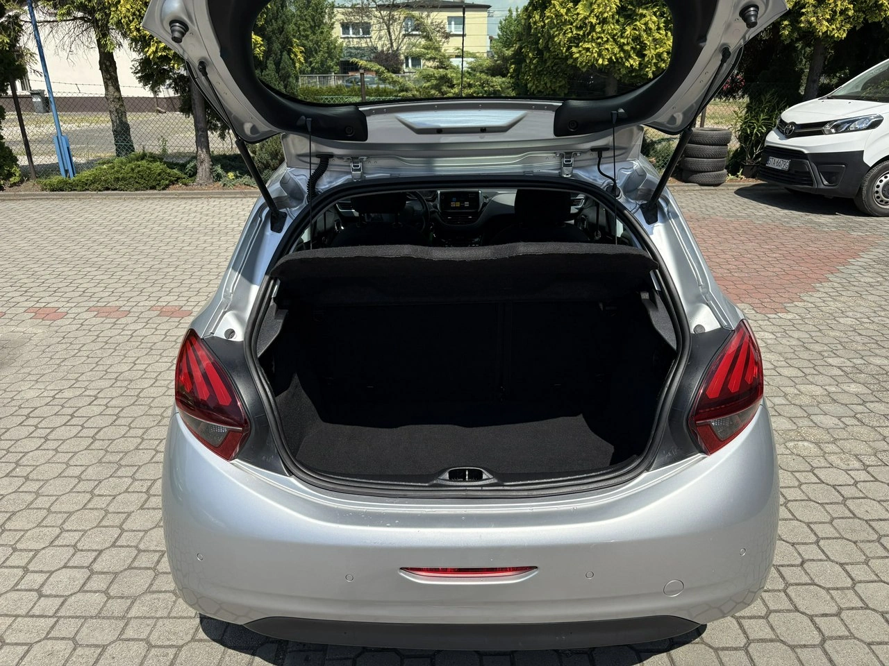 Peugeot 208 - Zdjęcie 31
