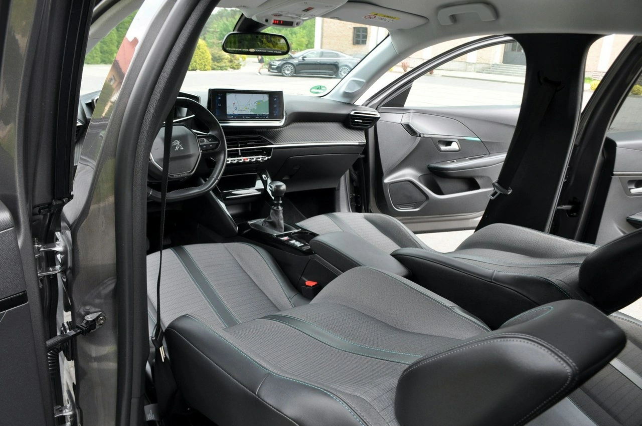 Peugeot 208 - Zdjęcie 26