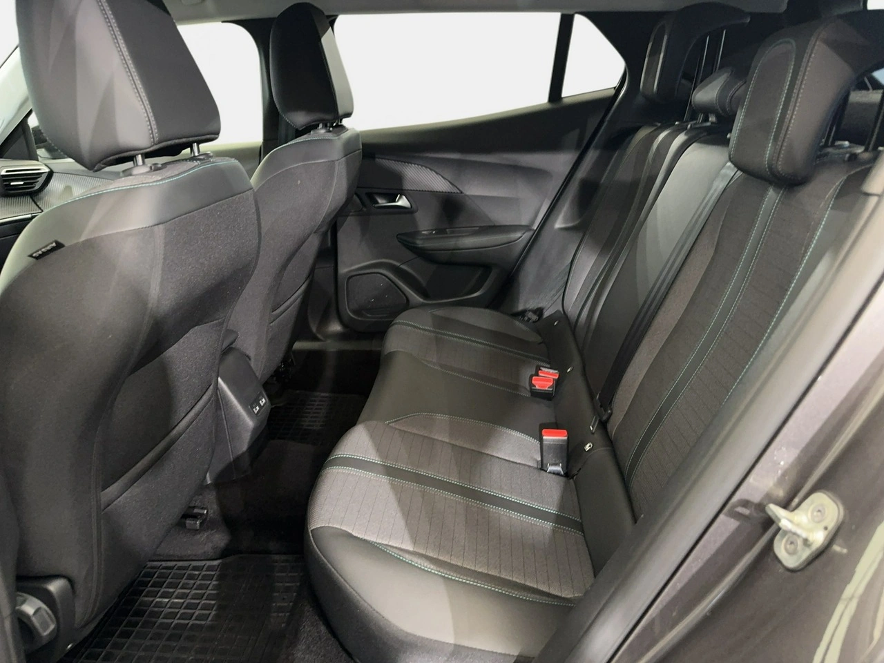 Peugeot 2008 - Zdjęcie 12