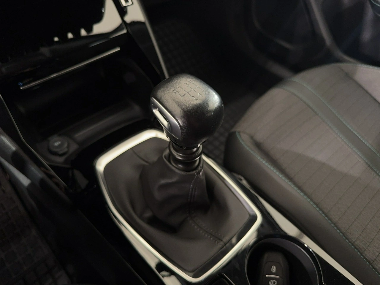 Peugeot 2008 - Zdjęcie 27