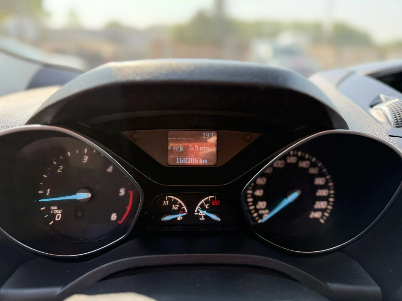 Ford Kuga - Zdjęcie 17