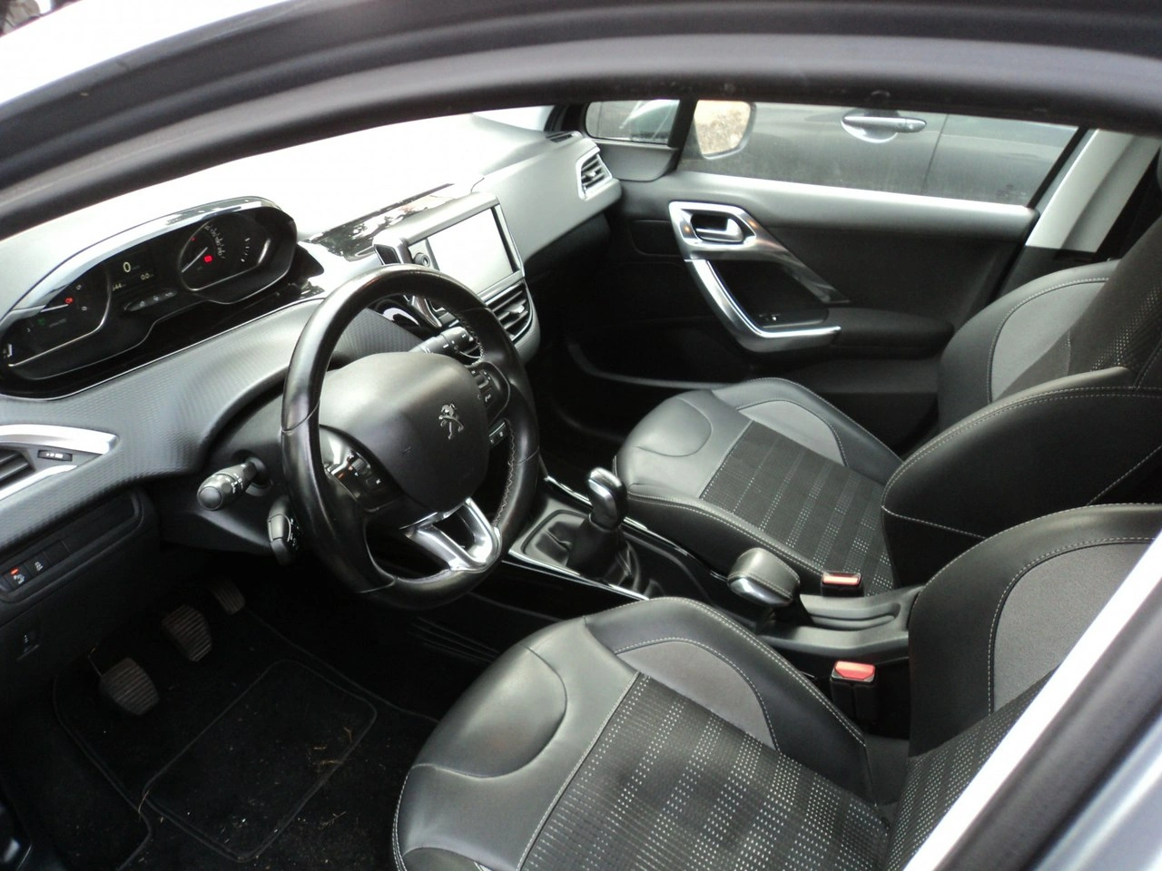 Peugeot 2008 - Zdjęcie 9