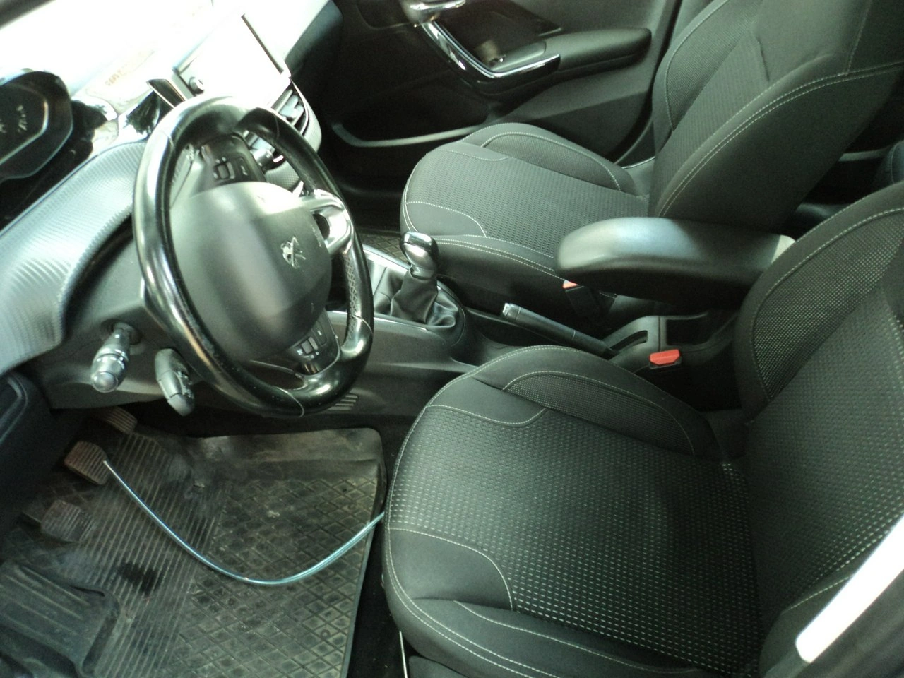 Peugeot 208 - Zdjęcie 9