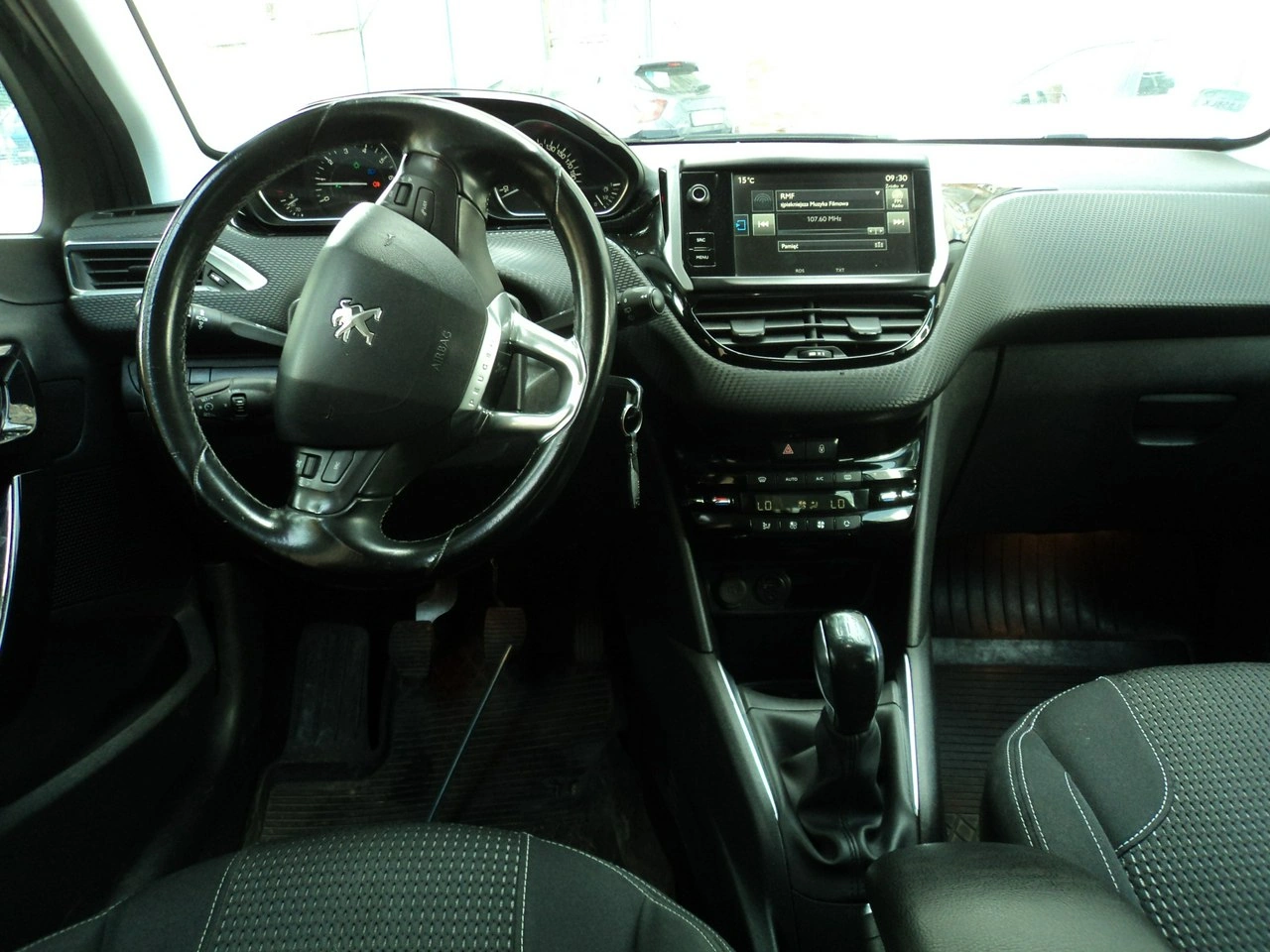 Peugeot 208 - Zdjęcie 8