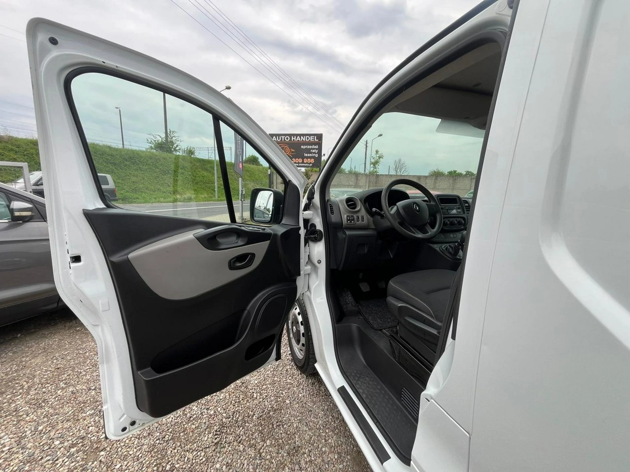 Renault Trafic - Zdjęcie 24