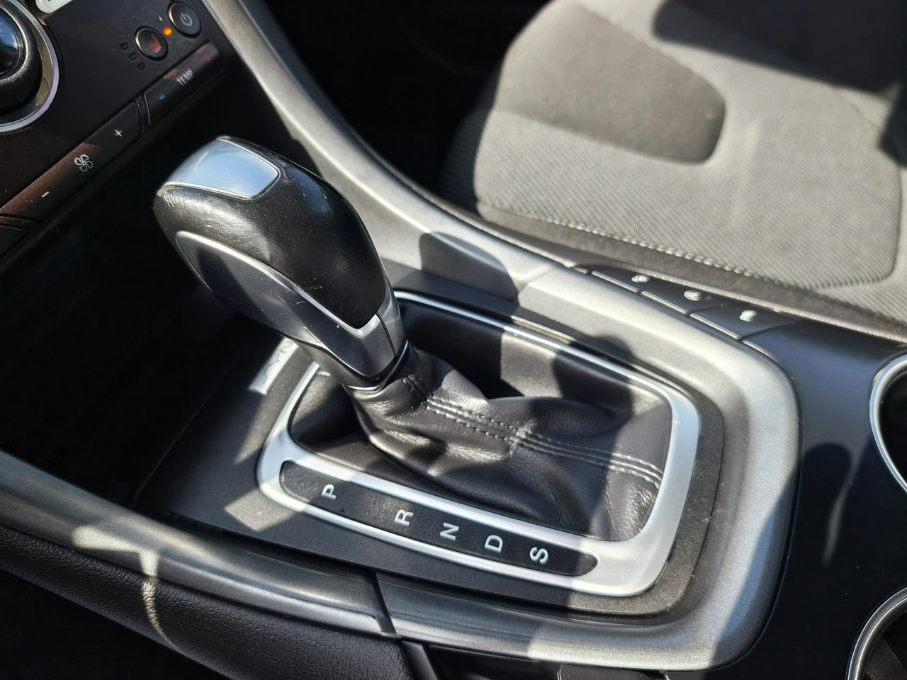 Ford Mondeo - Zdjęcie 20