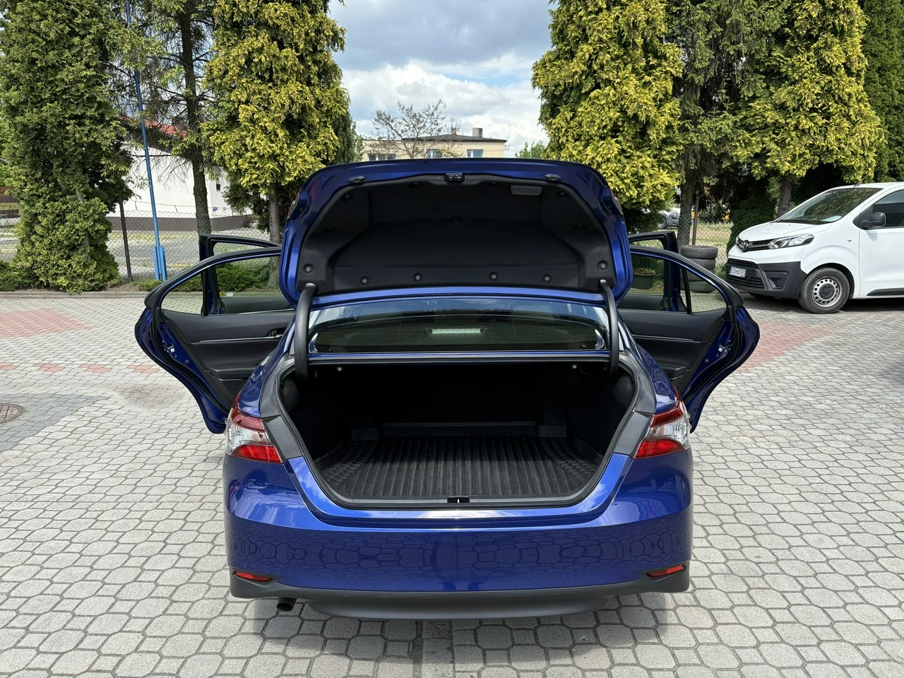 Toyota Camry - Zdjęcie 13