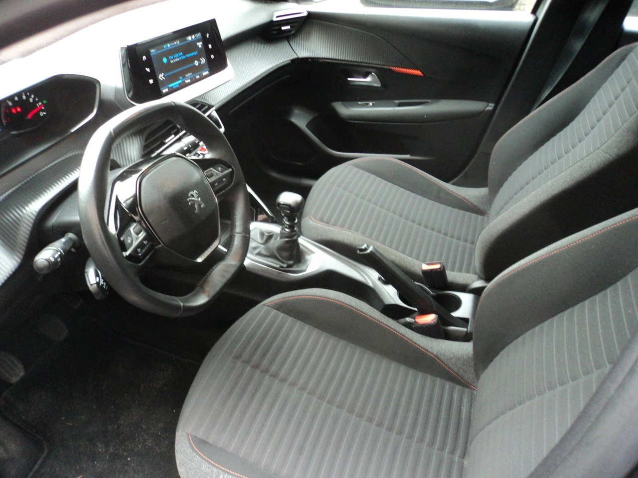 Peugeot 208 - Zdjęcie 9