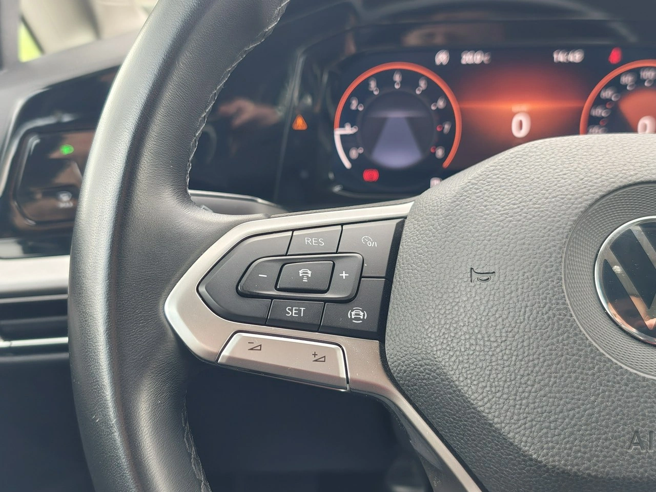 Volkswagen Golf - Zdjęcie 18