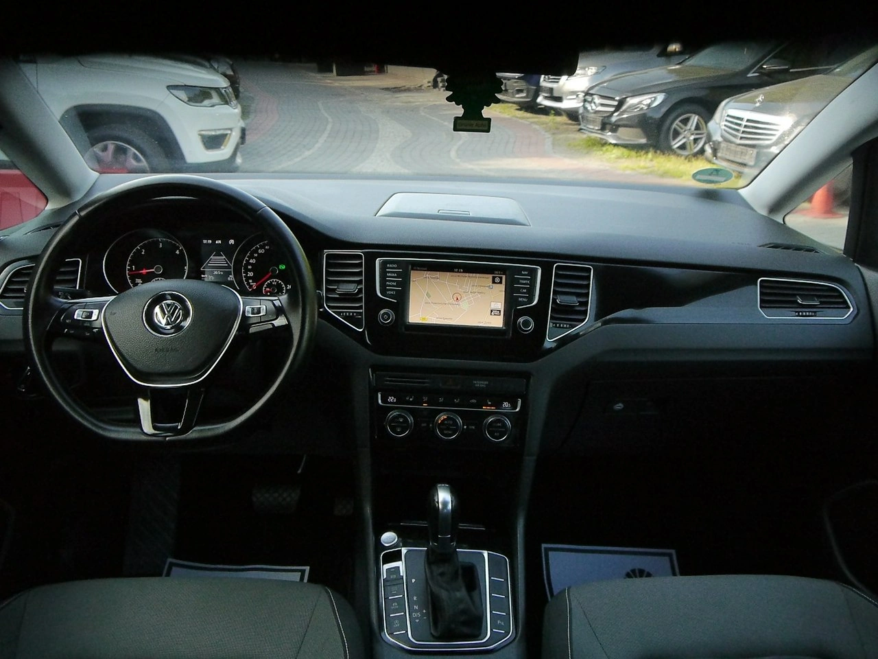 Volkswagen Golf Sportsvan - Zdjęcie 18