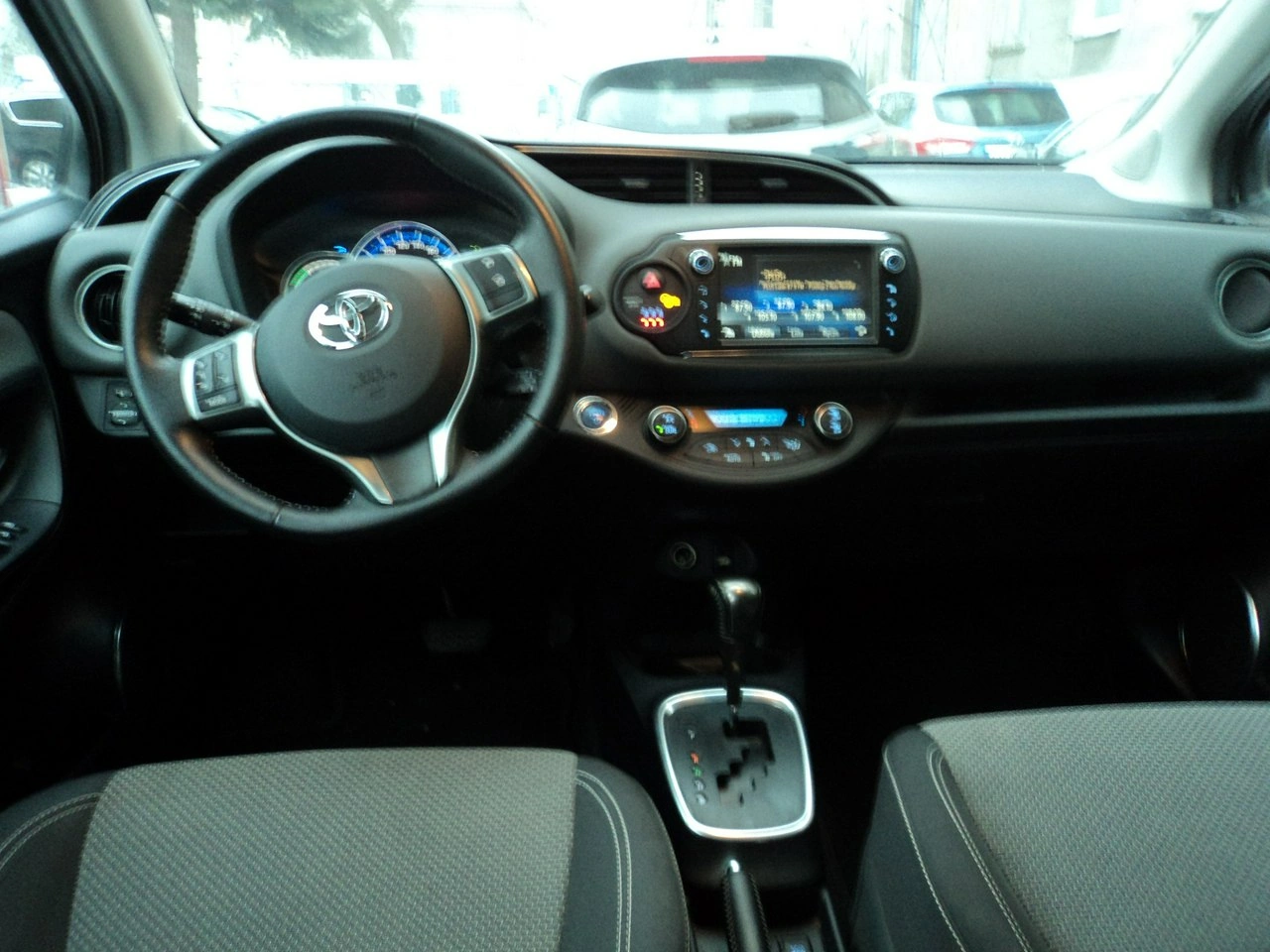 Toyota Yaris - Zdjęcie 14