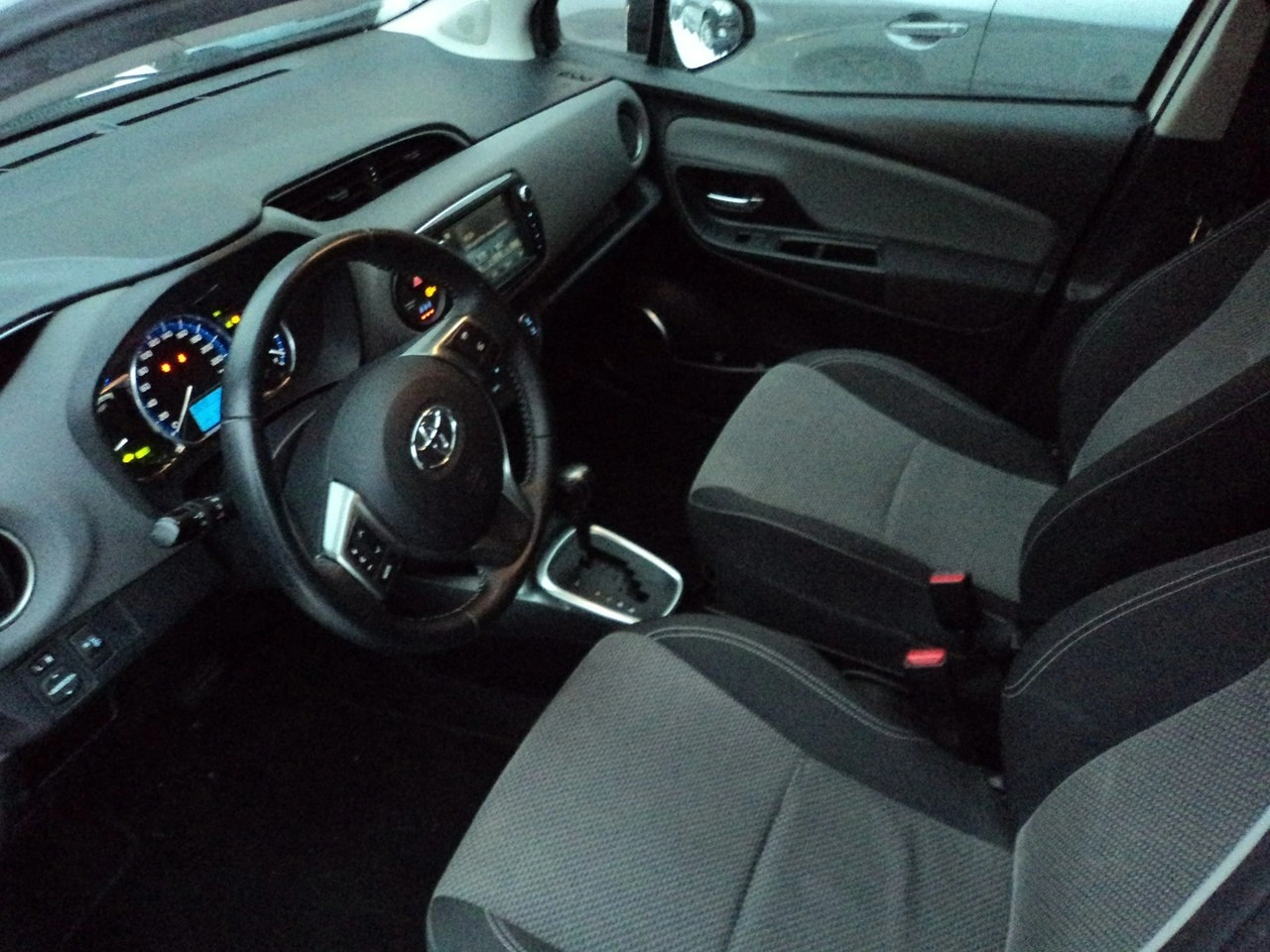 Toyota Yaris - Zdjęcie 16