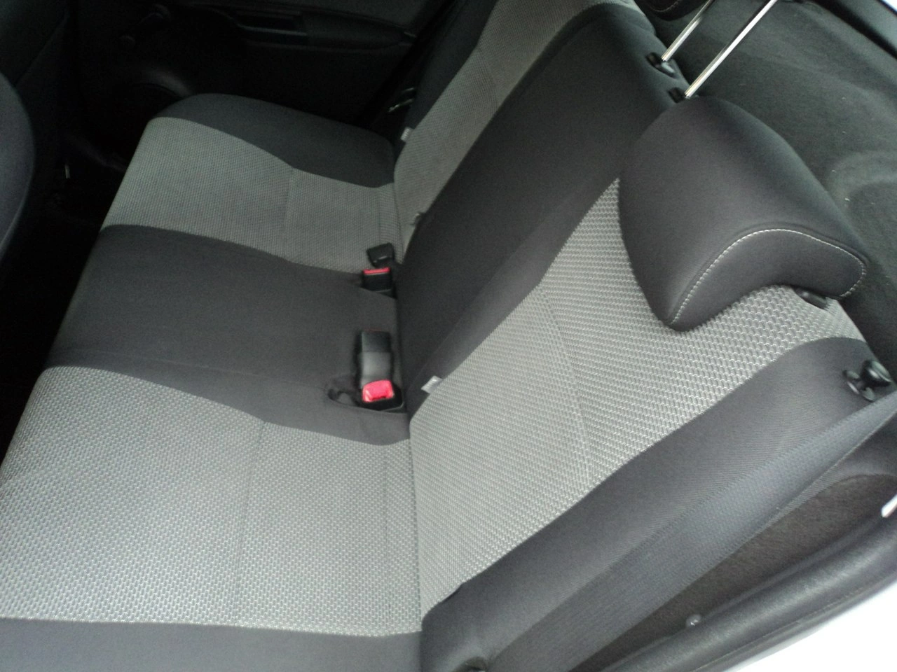 Toyota Yaris - Zdjęcie 8