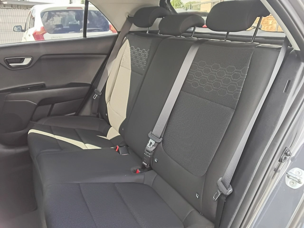 Kia Rio - Zdjęcie 9