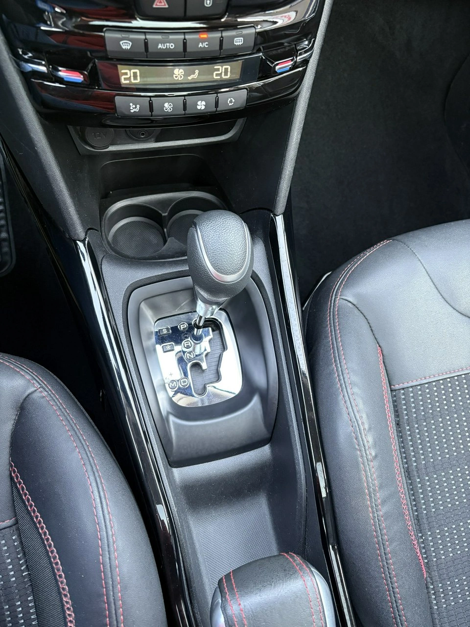 Peugeot 2008 - Zdjęcie 32