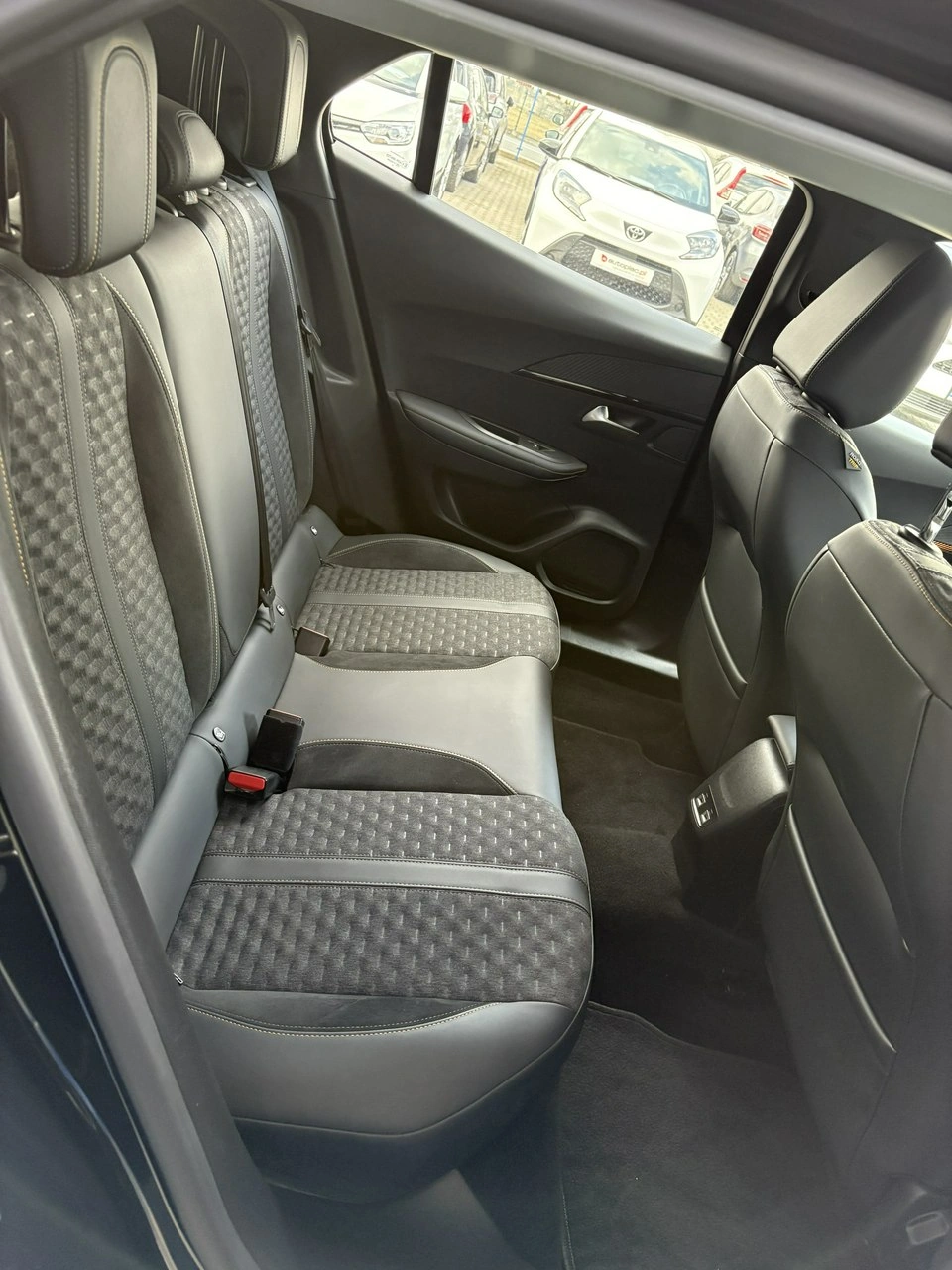 Peugeot 2008 - Zdjęcie 14