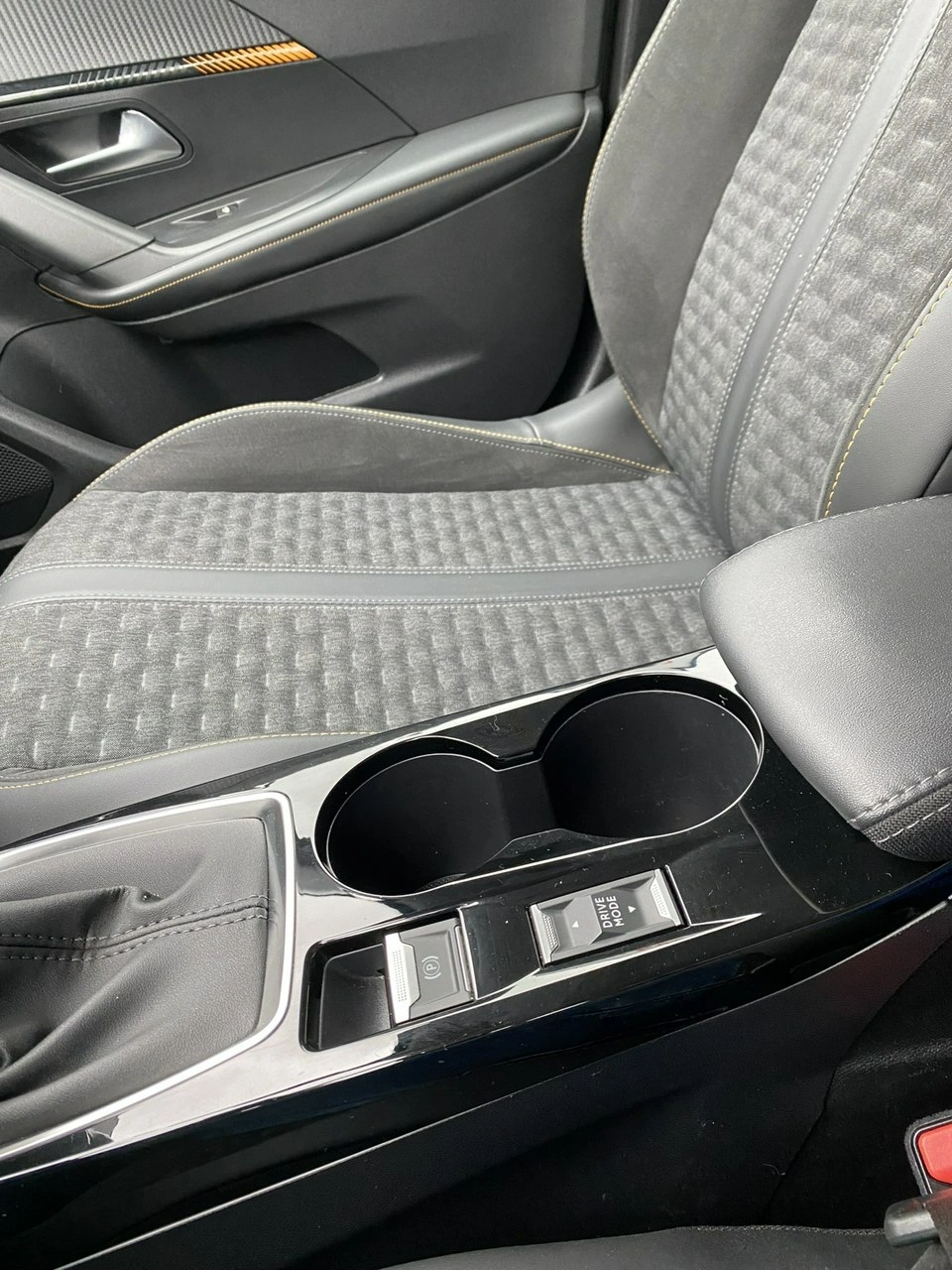 Peugeot 2008 - Zdjęcie 27