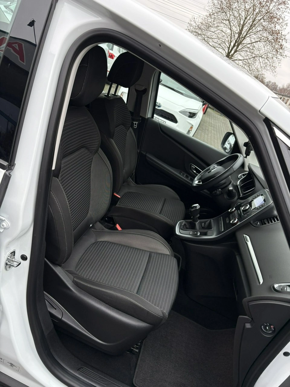 Renault Scenic - Zdjęcie 16