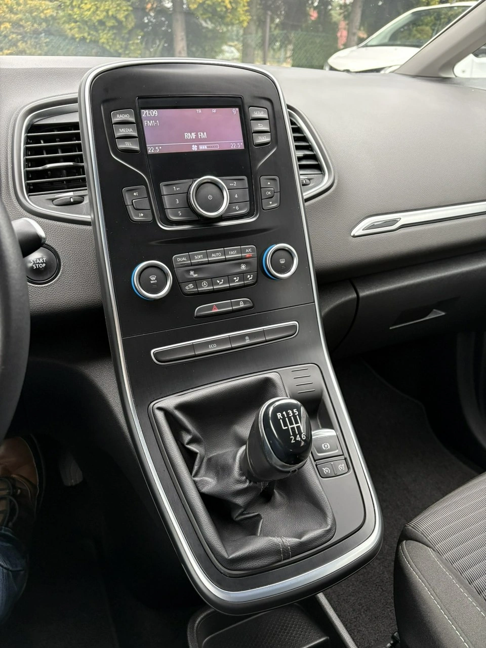 Renault Scenic - Zdjęcie 21