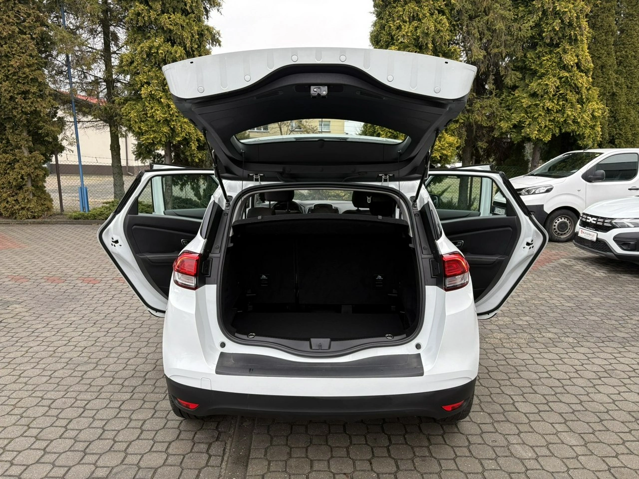 Renault Scenic - Zdjęcie 28