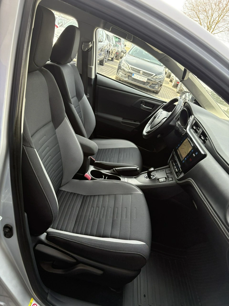 Toyota Auris - Zdjęcie 13