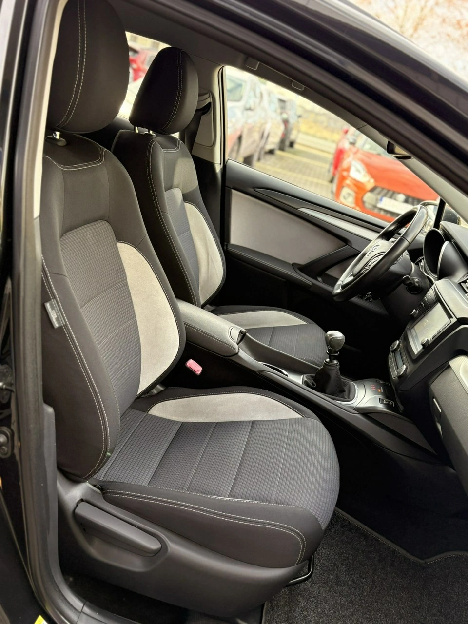 Toyota Avensis - Zdjęcie 15