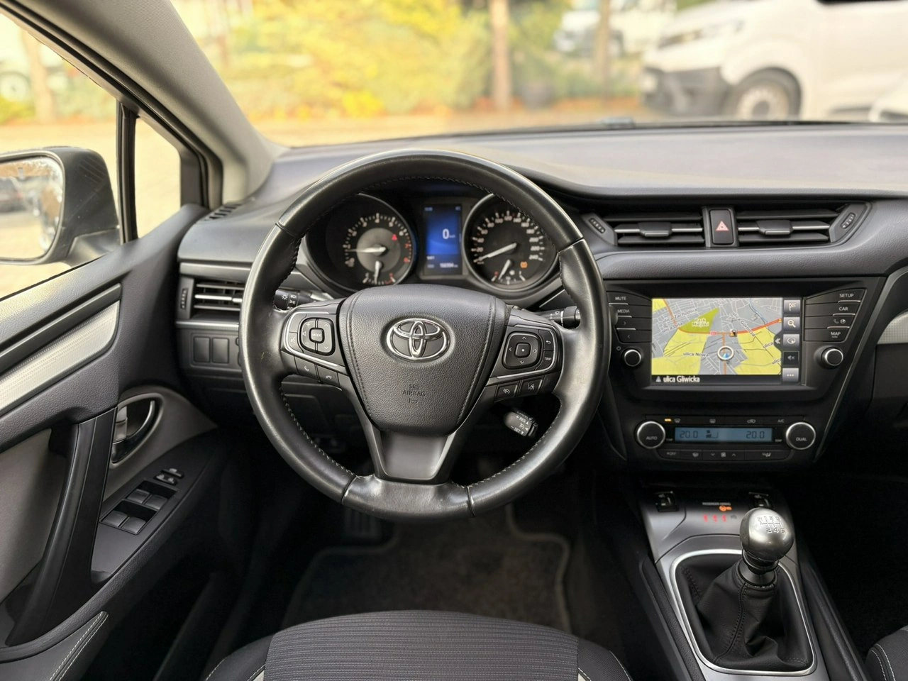 Toyota Avensis - Zdjęcie 16