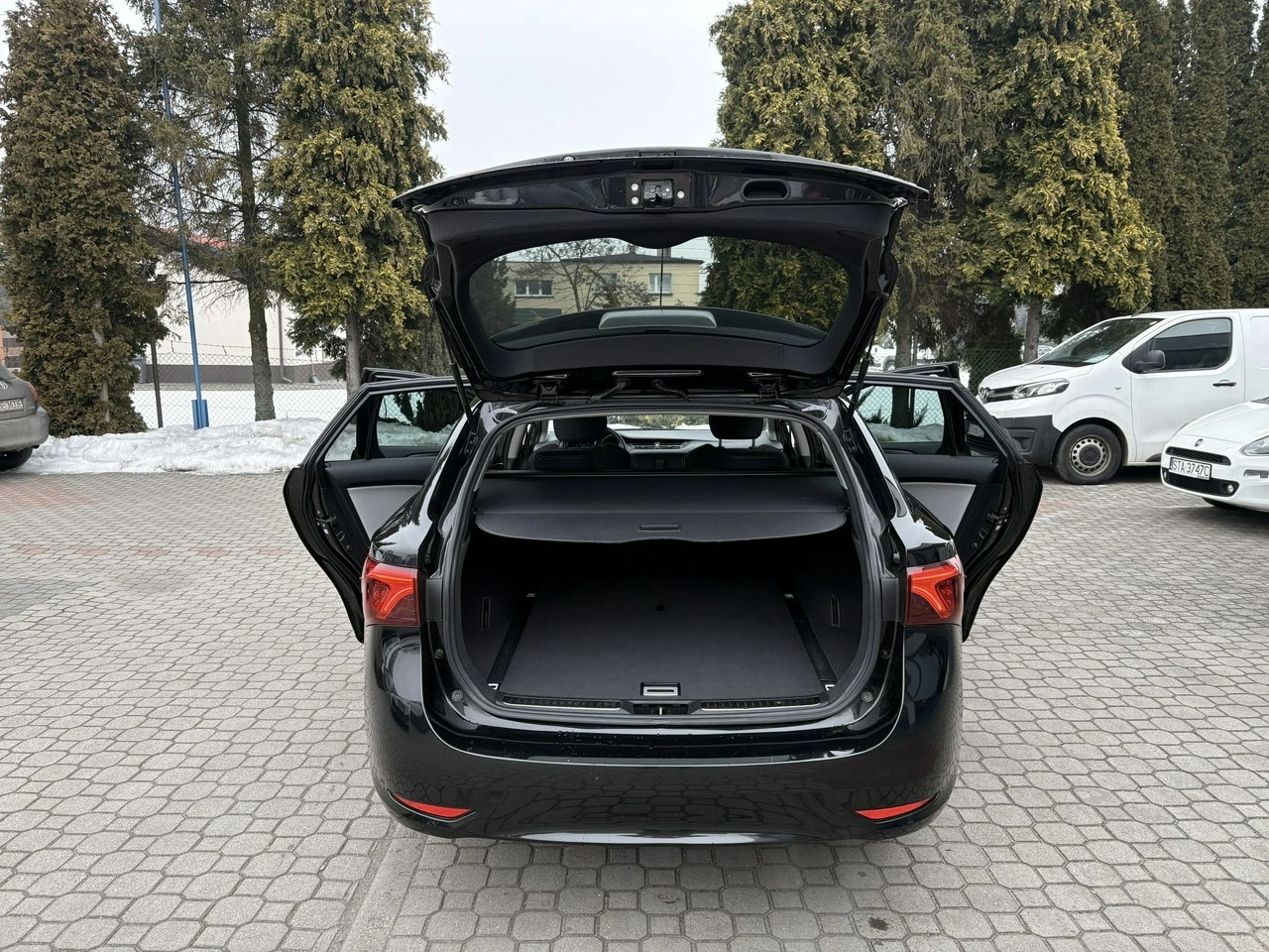 Toyota Avensis - Zdjęcie 30