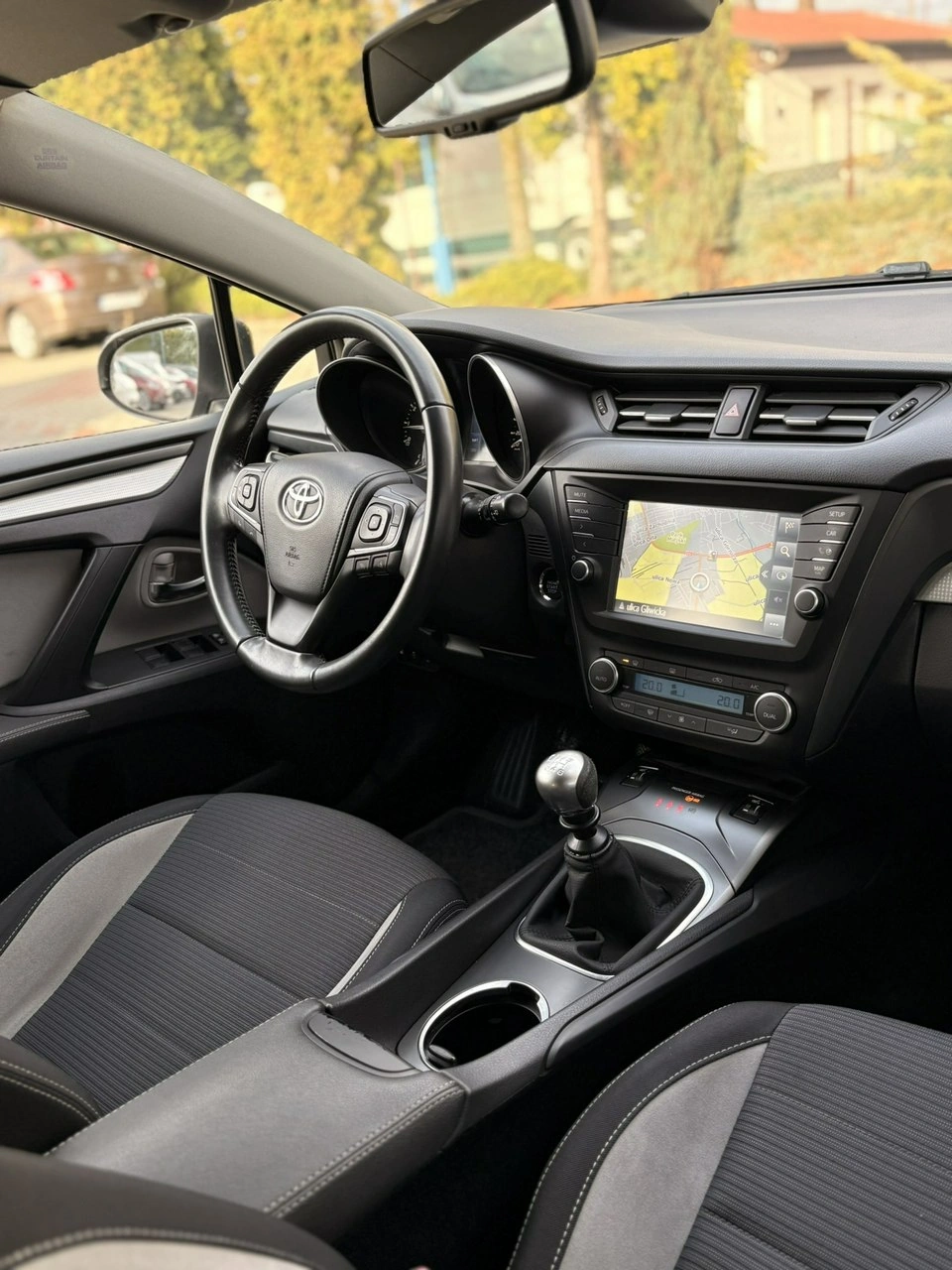 Toyota Avensis - Zdjęcie 10