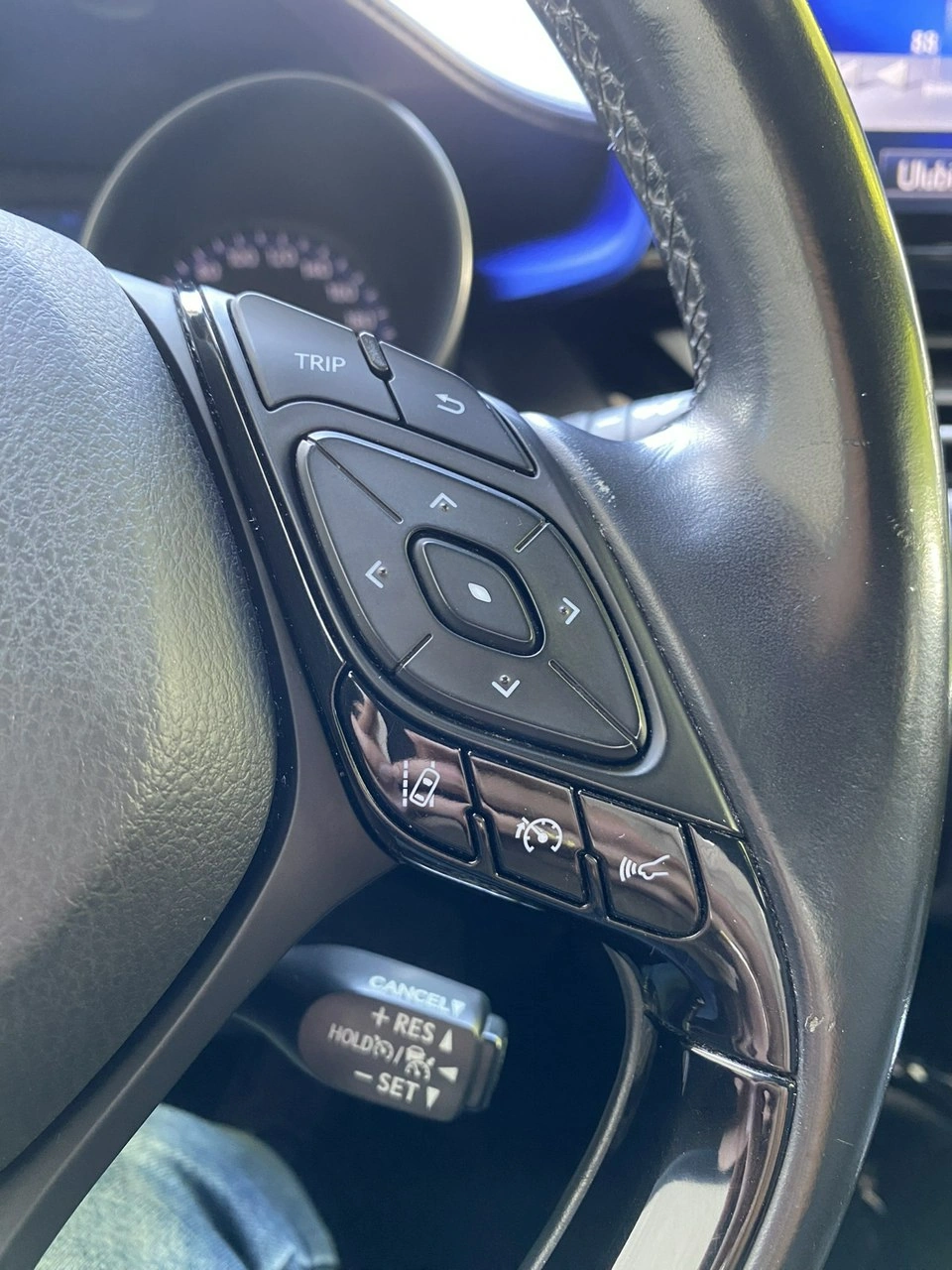 Toyota C-HR - Zdjęcie 17