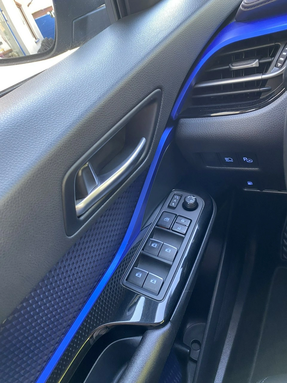 Toyota C-HR - Zdjęcie 25