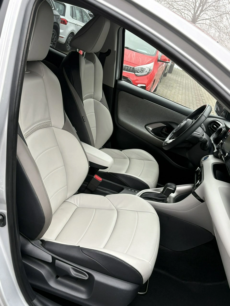 Toyota Yaris - Zdjęcie 18