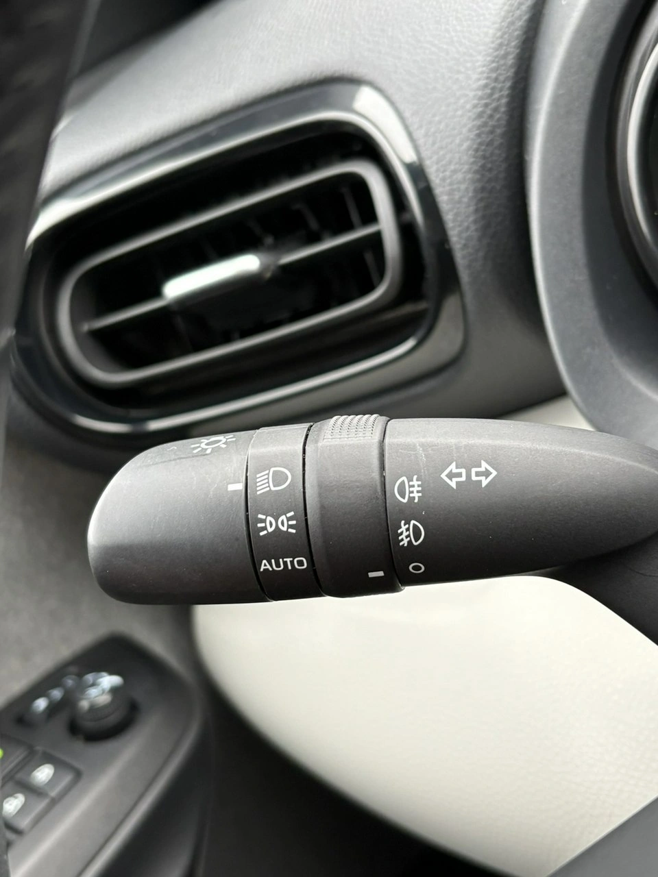 Toyota Yaris - Zdjęcie 28