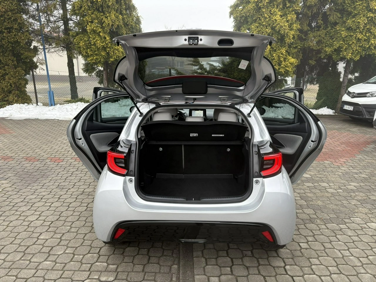 Toyota Yaris - Zdjęcie 32