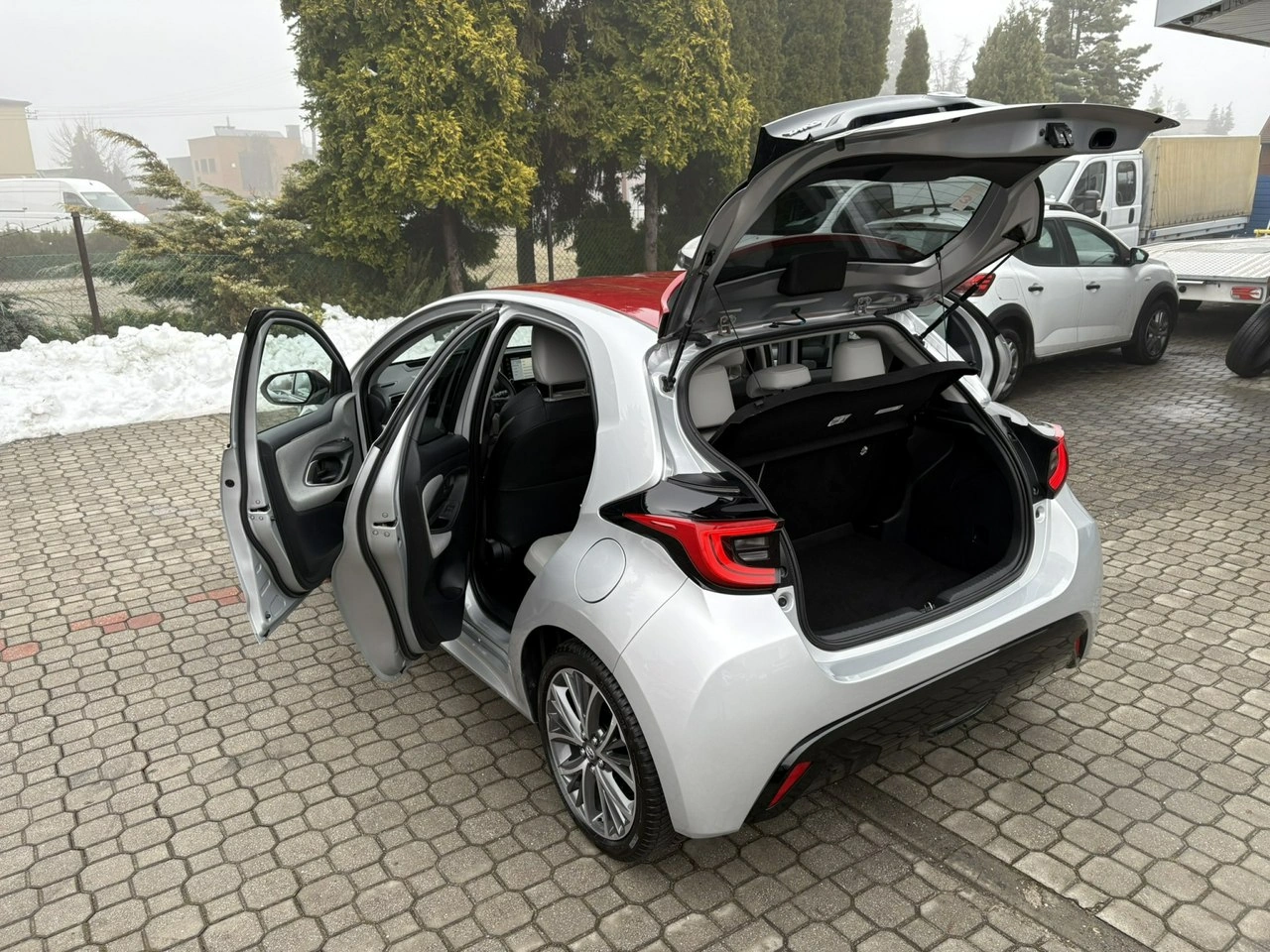 Toyota Yaris - Zdjęcie 33