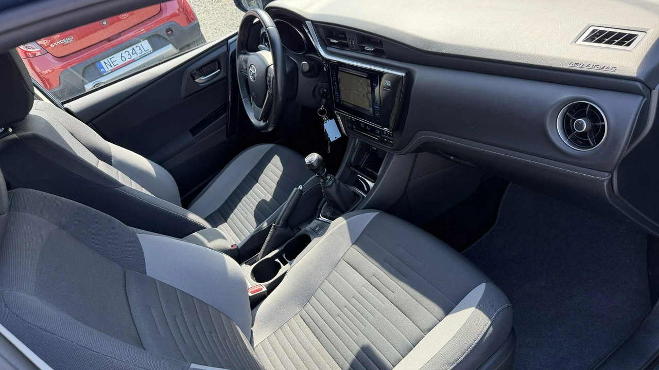 Toyota Auris - Zdjęcie 17