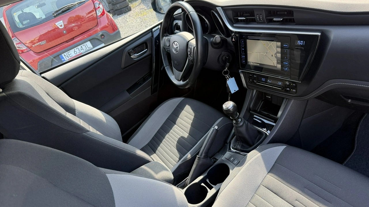 Toyota Auris - Zdjęcie 18
