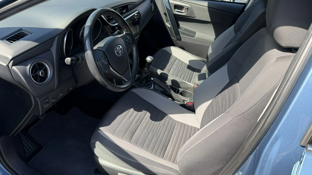 Toyota Auris - Zdjęcie 22