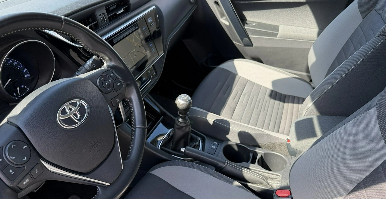 Toyota Auris - Zdjęcie 23