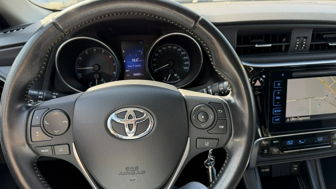 Toyota Auris - Zdjęcie 24