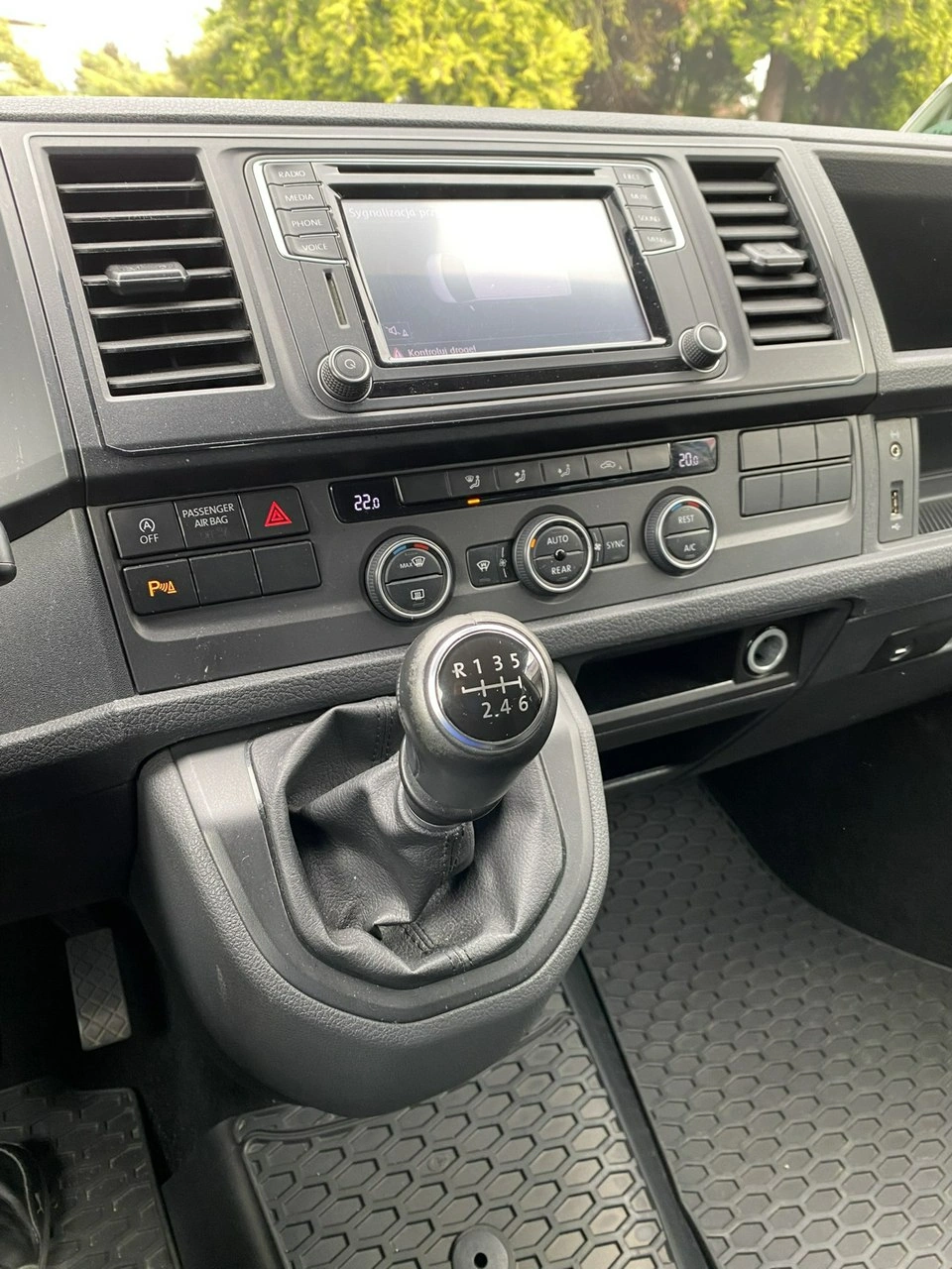 Volkswagen Caravelle - Zdjęcie 22