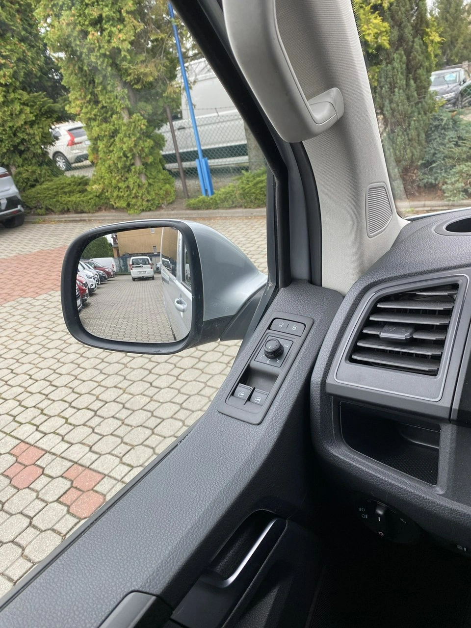 Volkswagen Caravelle - Zdjęcie 24