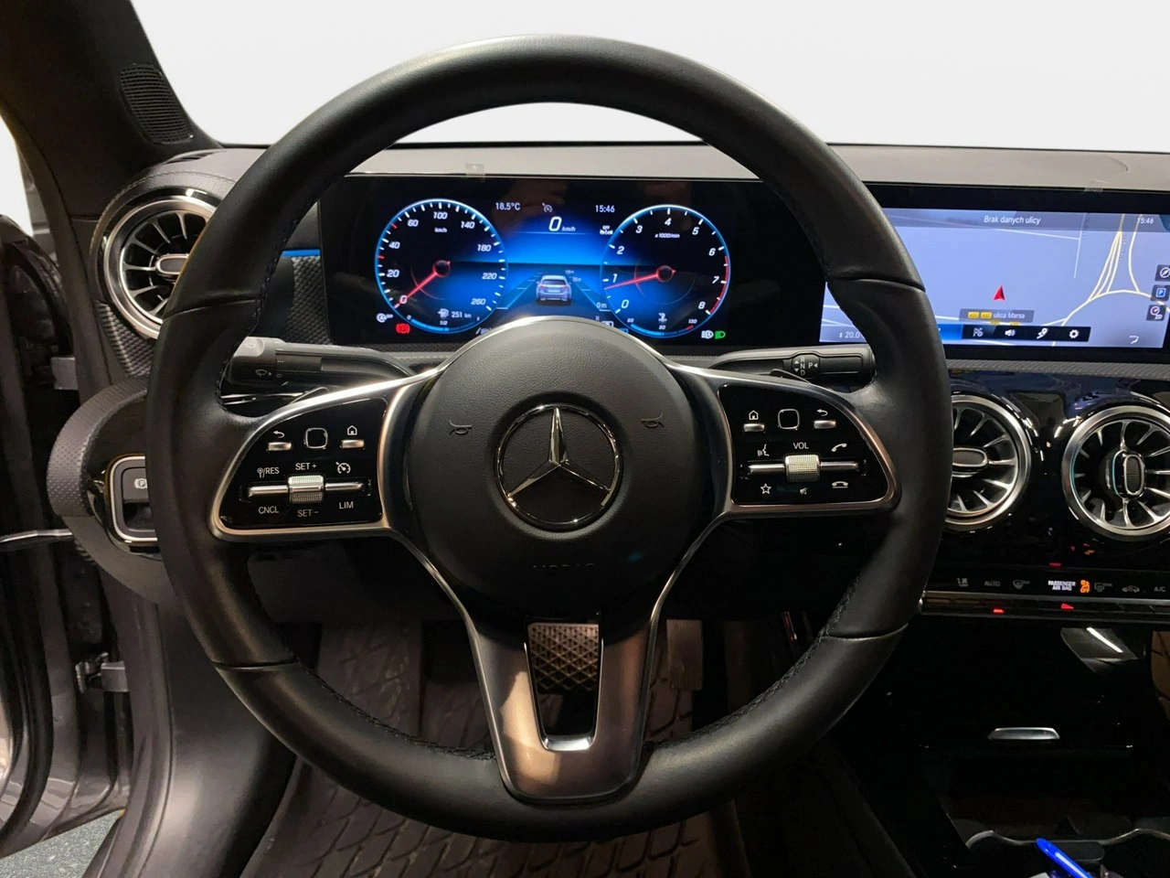 Mercedes CLA 200 - Zdjęcie 16