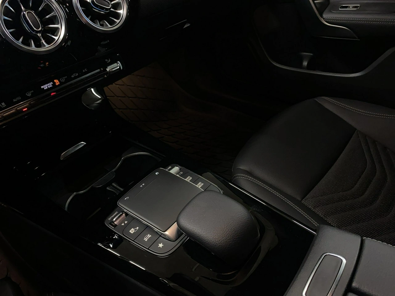 Mercedes CLA 200 - Zdjęcie 20