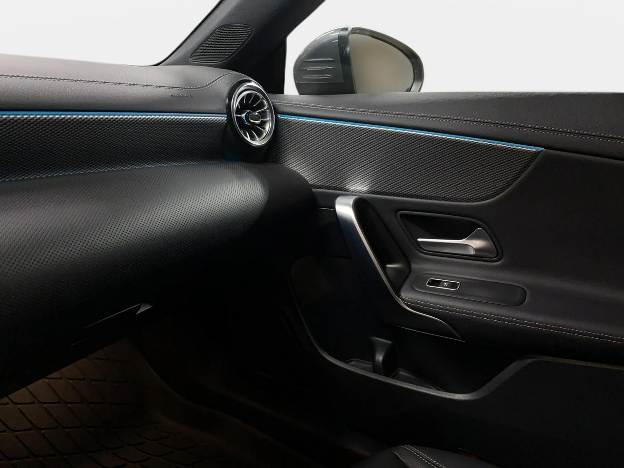 Mercedes CLA 200 - Zdjęcie 24