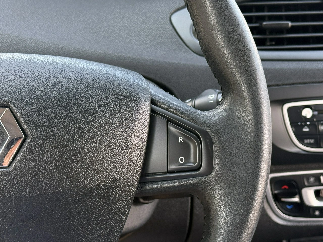 Renault Grand Scenic - Zdjęcie 17
