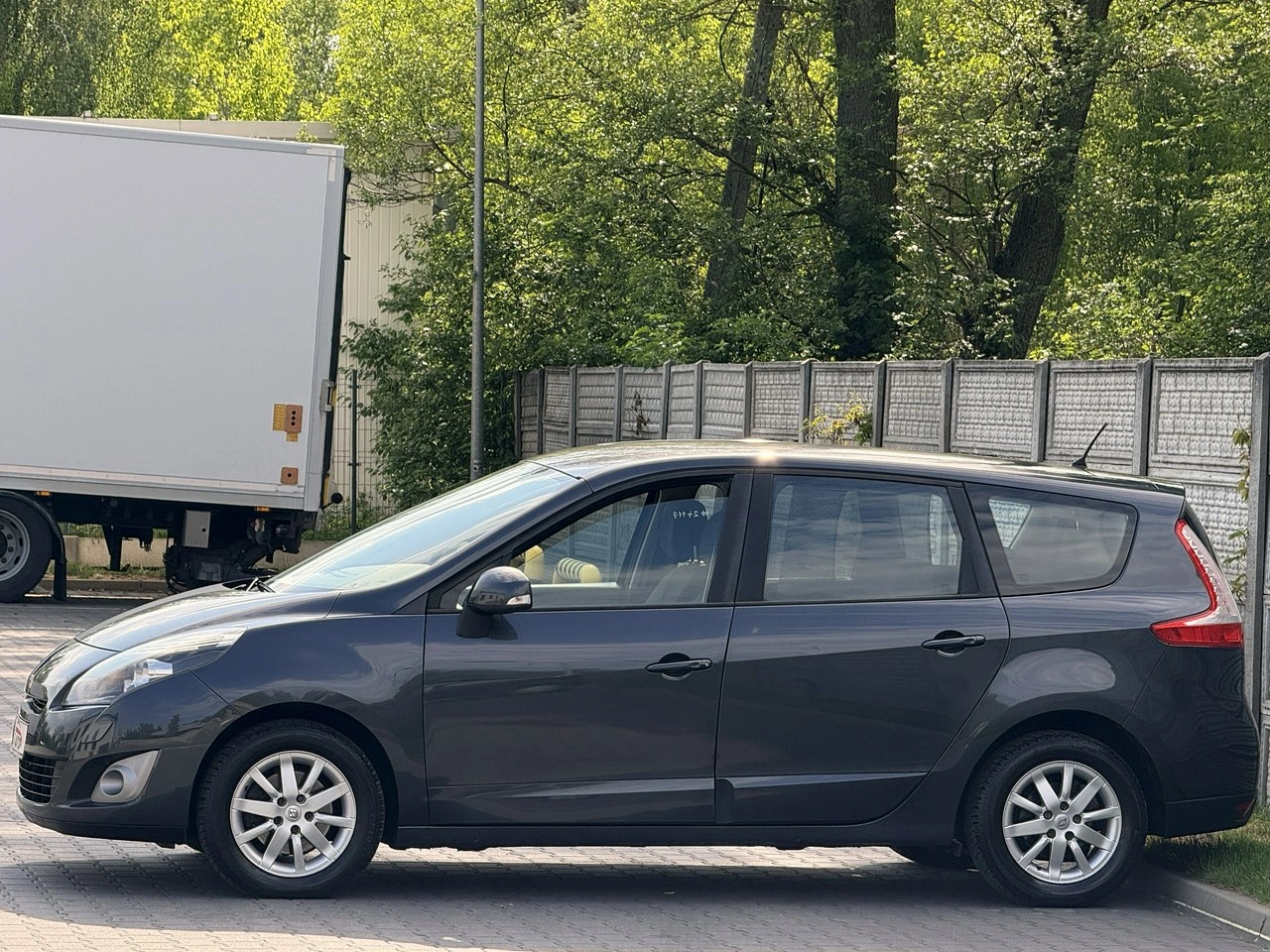 Renault Grand Scenic - Zdjęcie 21
