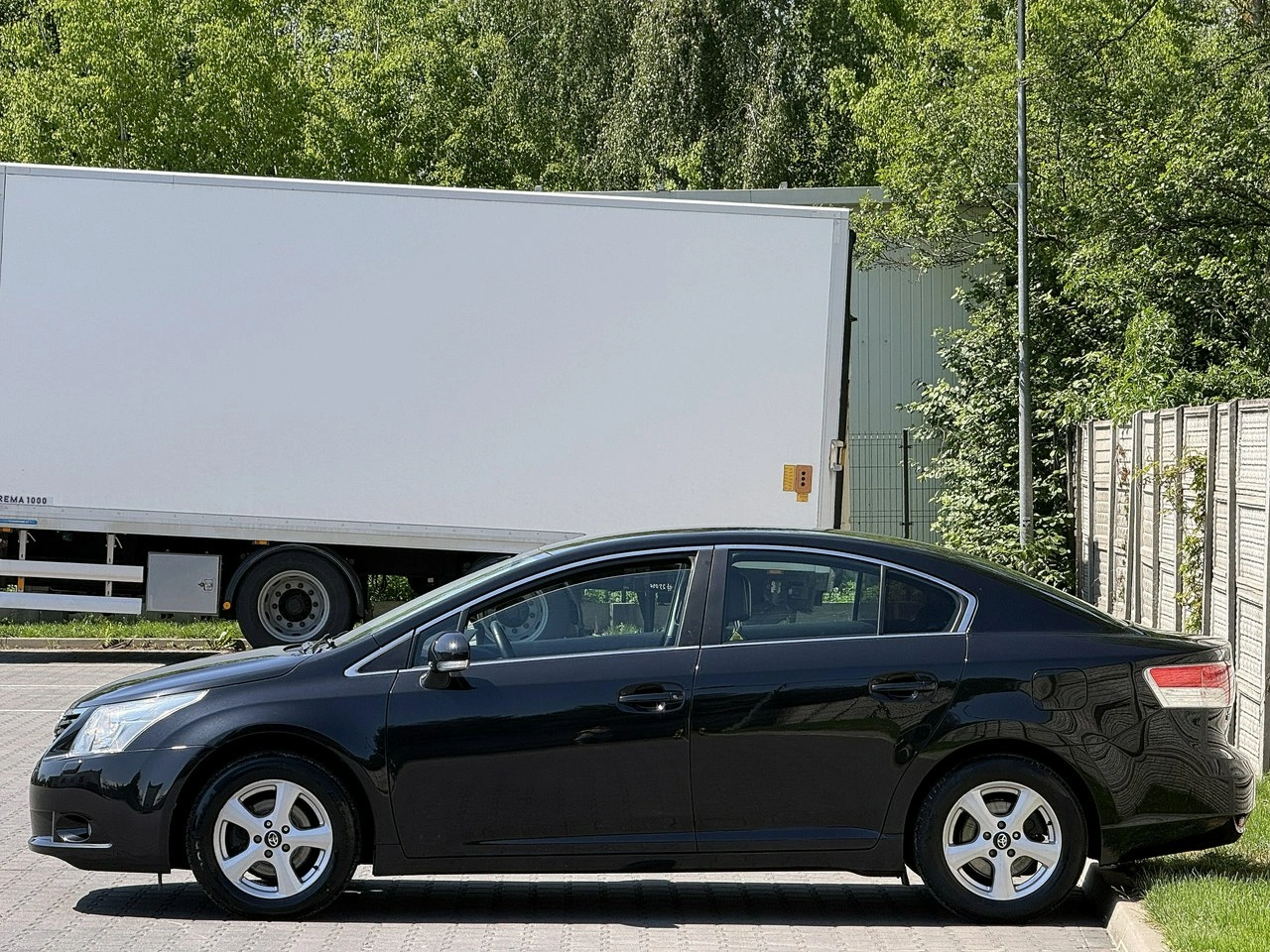 Toyota Avensis - Zdjęcie 22