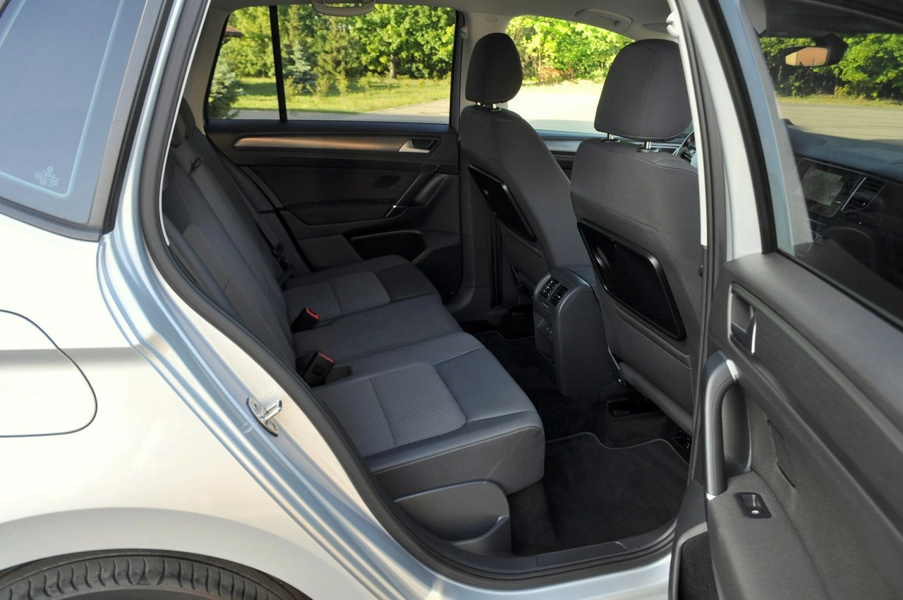 Volkswagen Golf Sportsvan - Zdjęcie 18